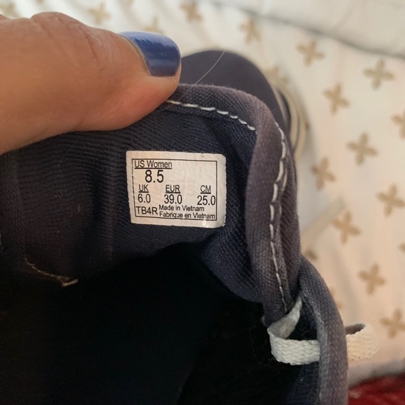 VANS - Picture 3 of 4